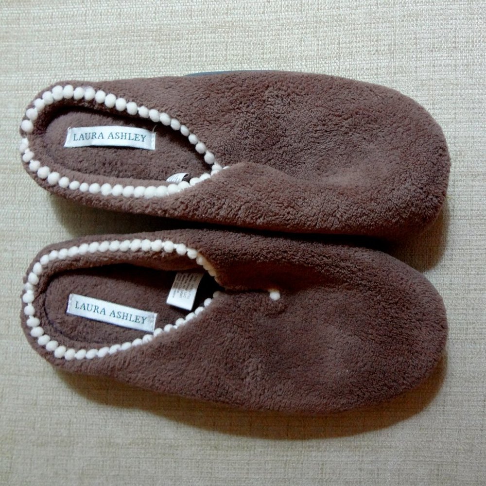 Womens Laura Ashley Slippers 6.5 - 7.5